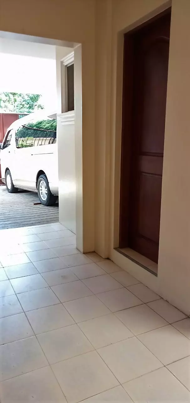  Semi furnished Gated house with Mini  garden and garage that can fit 2 cars in Mabolo Cebu - photo 6