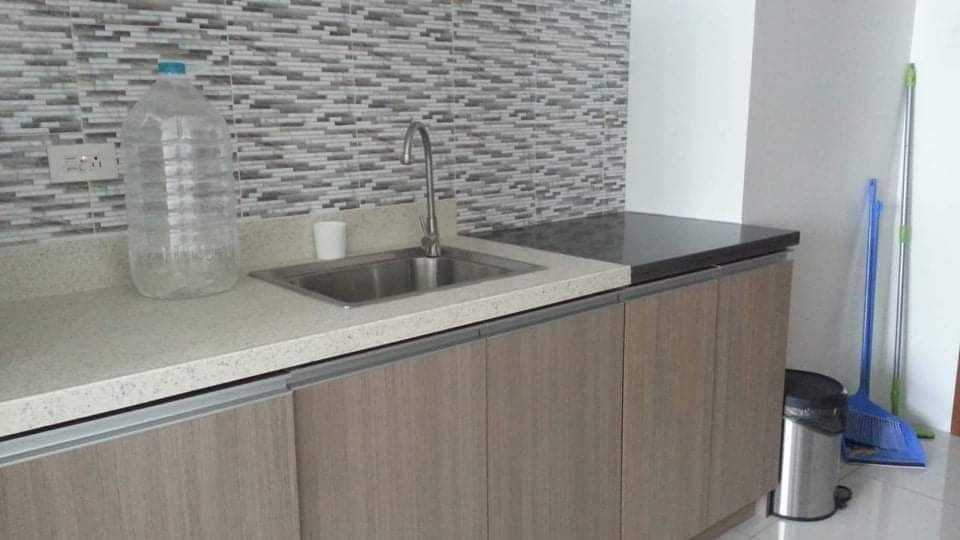 Condo For rent studio unit - photo 4