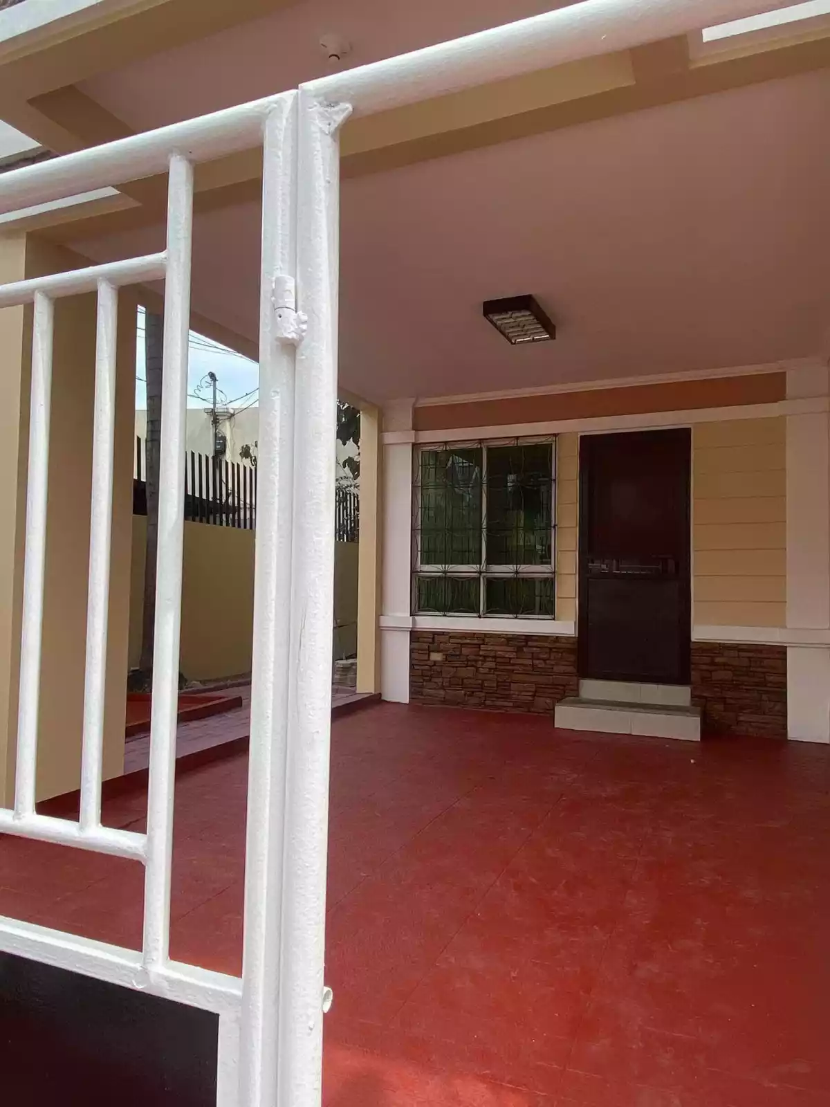 3 Bedrooms Corner Lot Townhouse For SALE/ LEASE- Las Pinas, City — Townhouse in Las Pinas, Metro Manila, Philippines — Photo 5