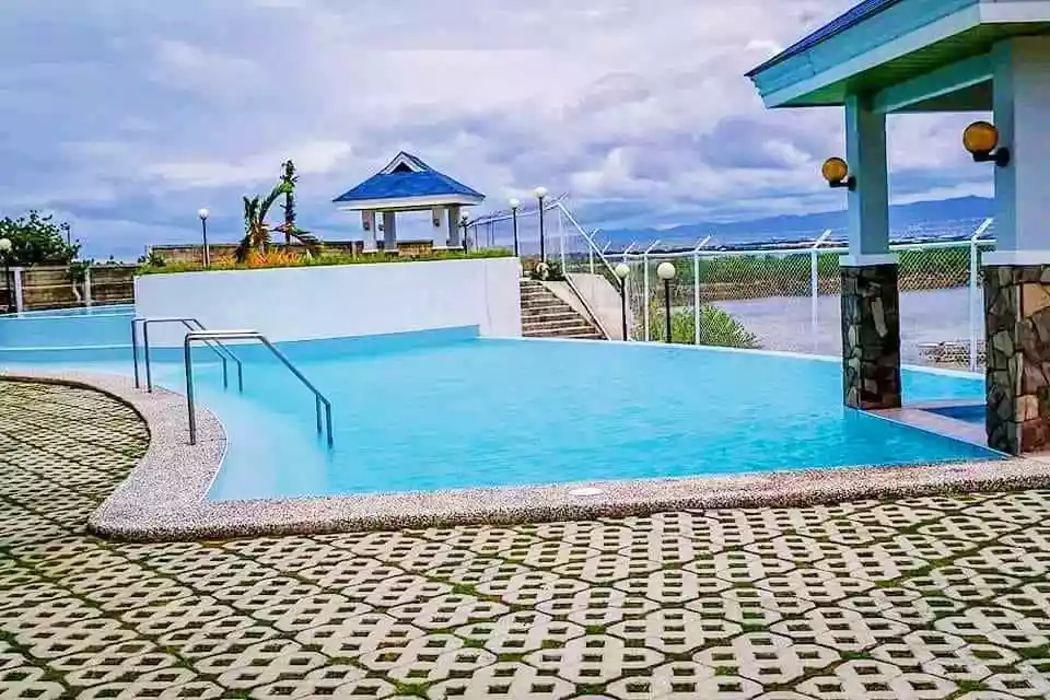 Blue coast lot for sale — Residential Lot in Punta Engaño Road, Lapu-Lapu City, Cebu — Photo 2