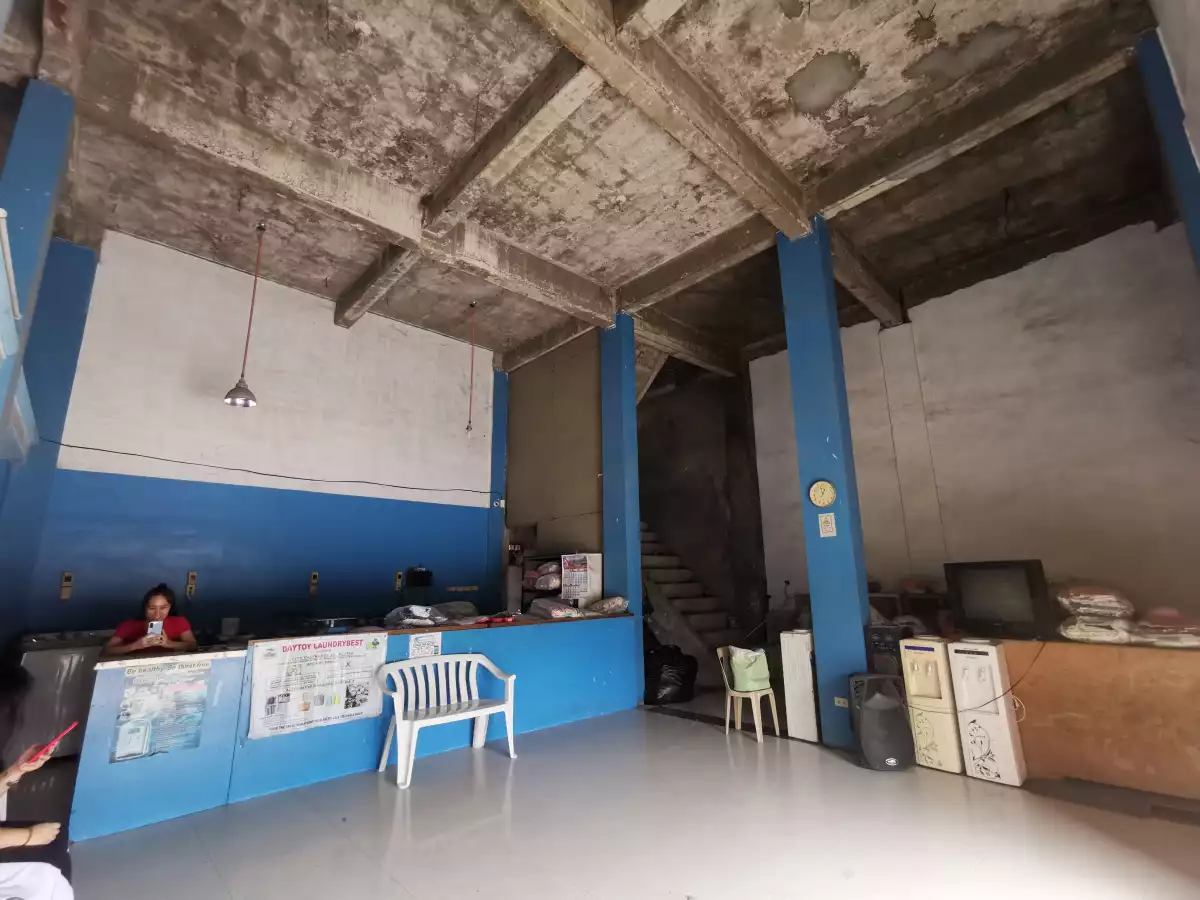 Commercial Building , two storey. Existing Water Refilling and Laundry Services. 192 sq. front Lot area & 180 sq. m - lot at the back. - photo 7