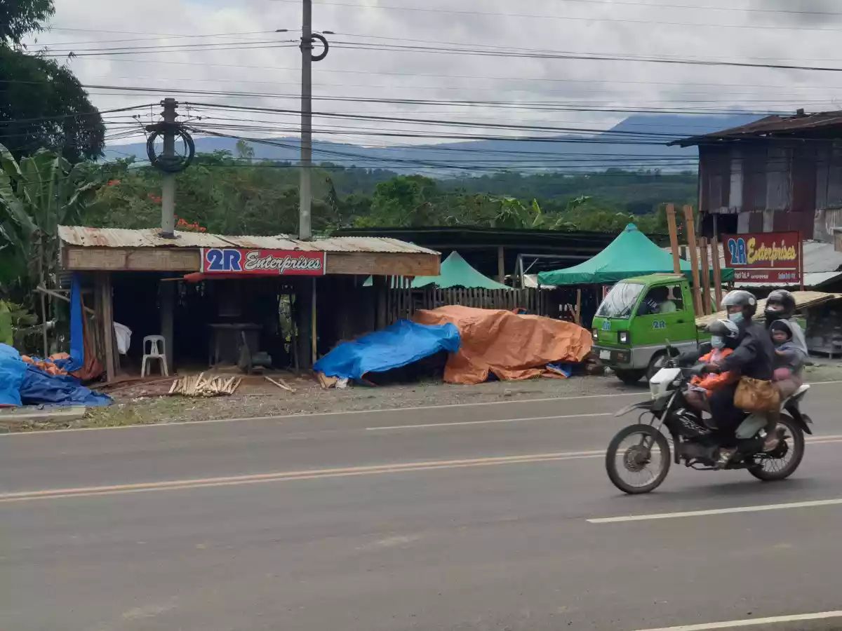 Commercial Lot with Inclusion of 4 multicab, 1 mini elf and 1 loader - photo 6