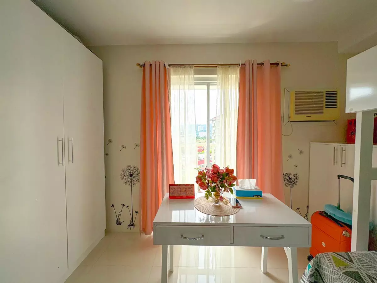 Open photo 12 of 13 — NEWLY RENOVATED FULLY FURNISHED Studio Unit for Sale in Bamboo Bay