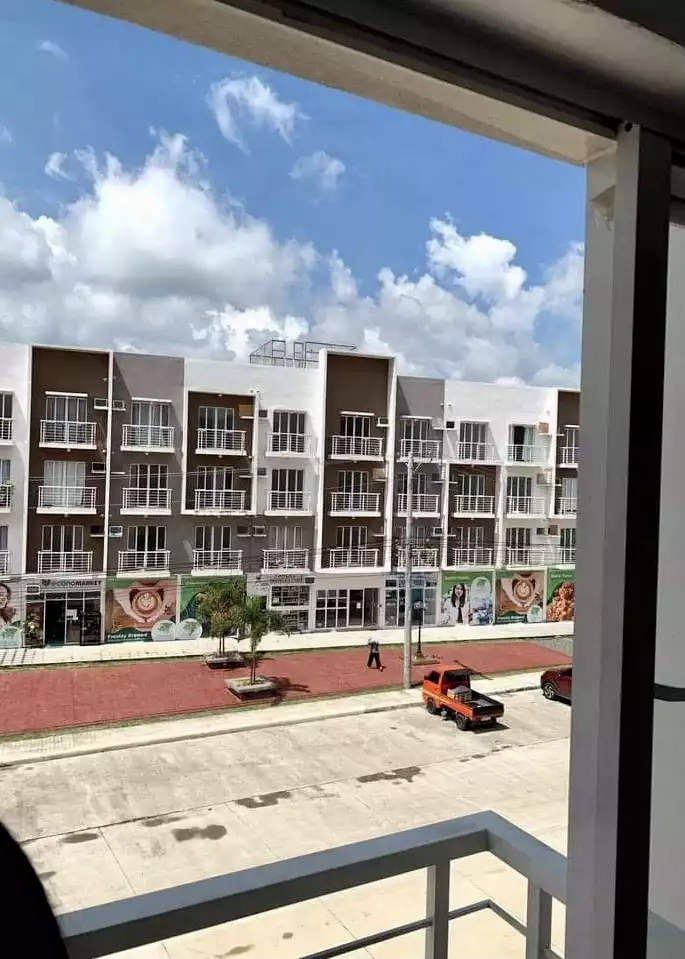 For Assume Studio unit with Balcony — Studio — Photo 3