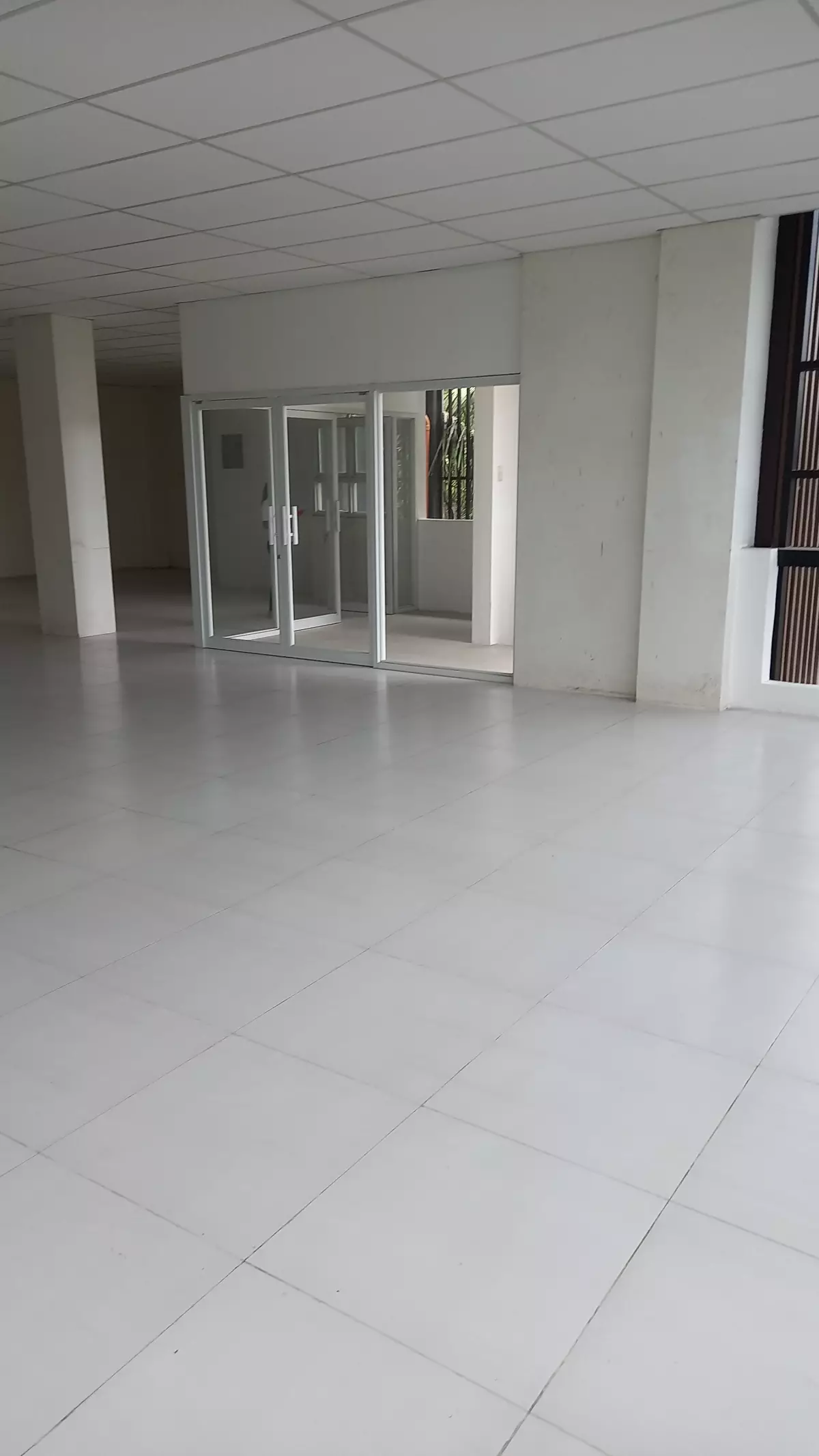 Commercial space along Natalio Bacalso Avenue for rent - photo 5