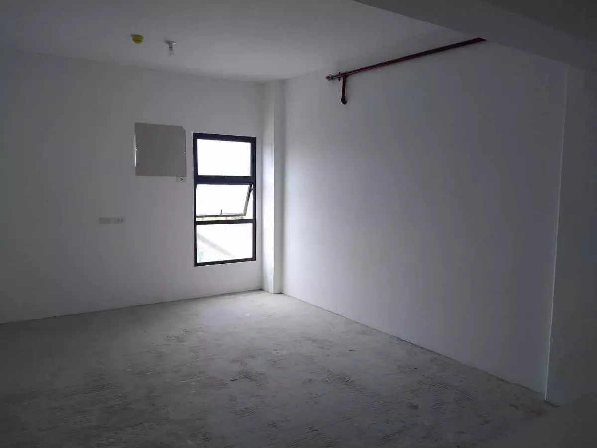 Open photo 11 of 13 — RUSH SALE 1 BEDROOM CONDO AT ROYAL OCEAN CREST