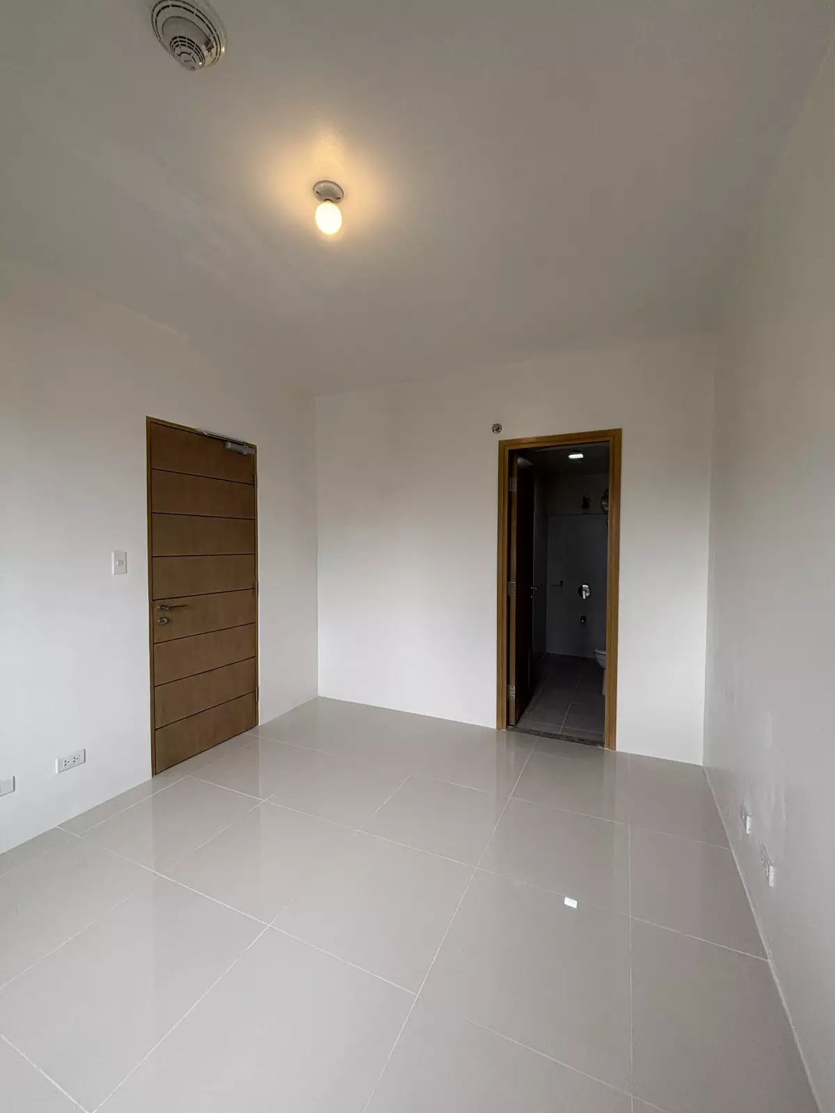 1-Bedroom Unit for Sale at Taft East Gate – Cebu Business Park — 1 Bedroom in Pope John Paul II Avenue, Cebu City, Central Visayas — Photo 5