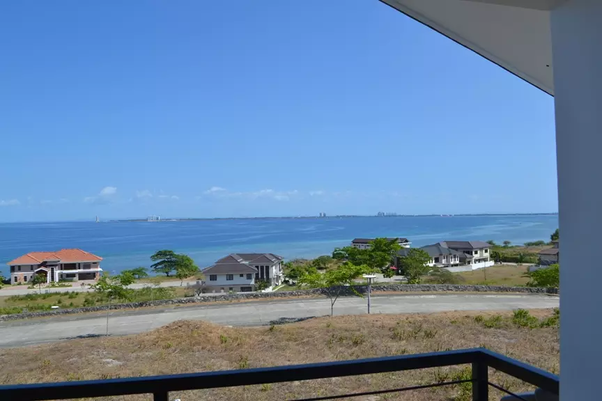 Beautiful Seaside Amara House and Lot - photo 5