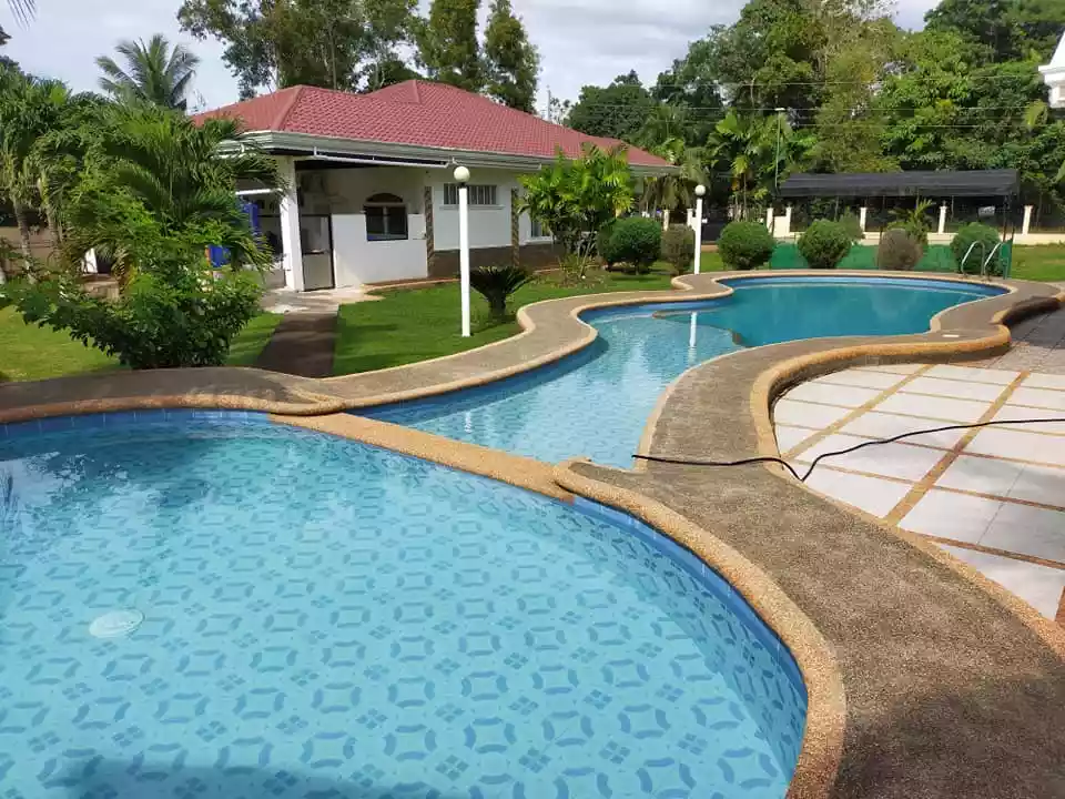 5 Bedrooms 5 toilet and bath with Swimming pool in Dao Dauis Panglao Island Bohol - photo 2