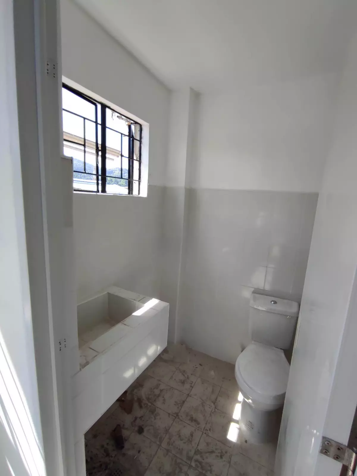 COMMERCIAL AND OFFICE SPACE FOR RENT WITH WIDE PARKING SPACE, ALONG THE HIGHWAY IN CAGAYAN DE ORO CITY — Space in Cagayan de Oro, Misamis Oriental, Philippines — Photo 4