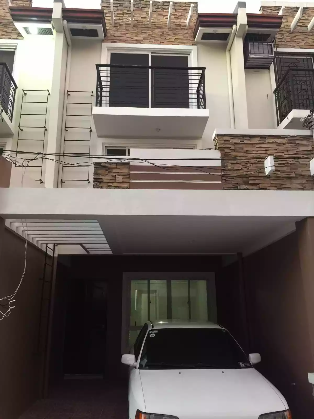 Affordable Townhouse Near MOA, Airport & City of Dreams — Townhouse in Metro Manila, Philippines — Photo 3