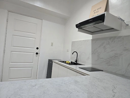 FOR SALE or FOR ASSUME ONE BEDROOM CORNER UNIT — 1 Bedroom in Minglanilla, Cebu, Philippines — Photo 3