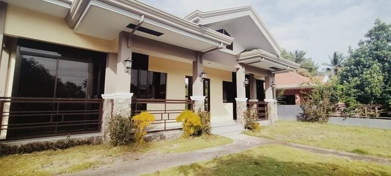 Executive HOUSE AND LOT FOR SALE - photo 3