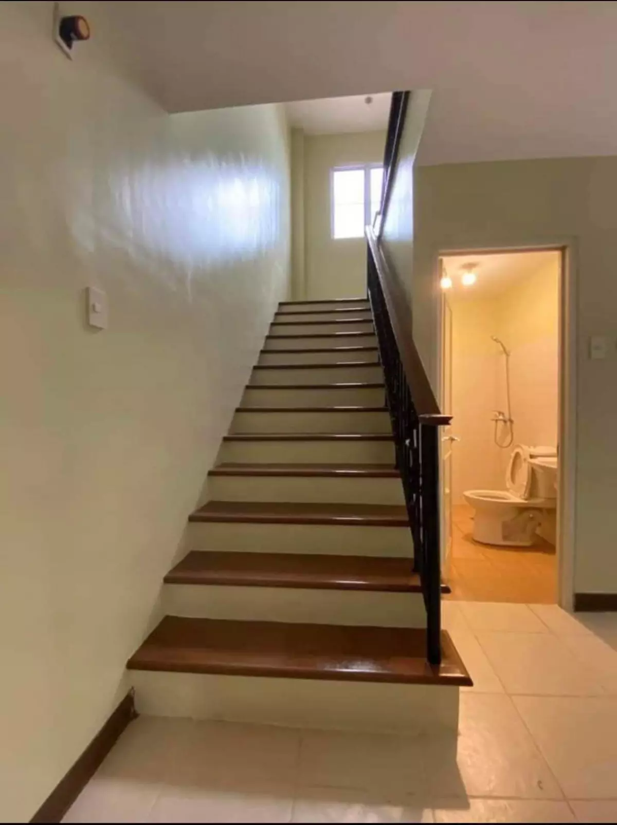 Open photo 11 of 14 — Townhouse For Sale
