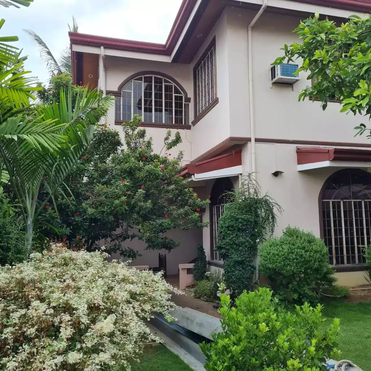Big House and Lot near National Highway — House and Lot in Mandaue City, Cebu, Philippines — Photo 3