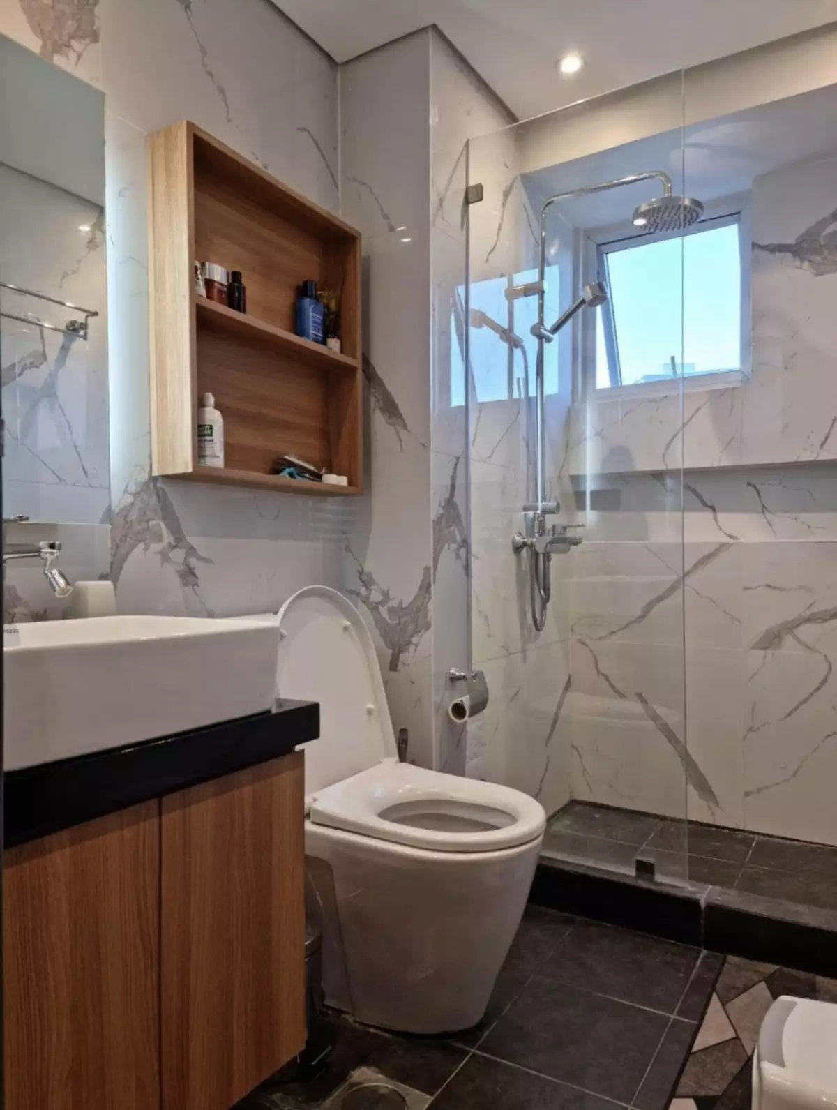 For Sale 2Br Unit with Parking near Ayala — 2 Bedrooms in Leyte Loop, Cebu City, Central Visayas — Photo 6