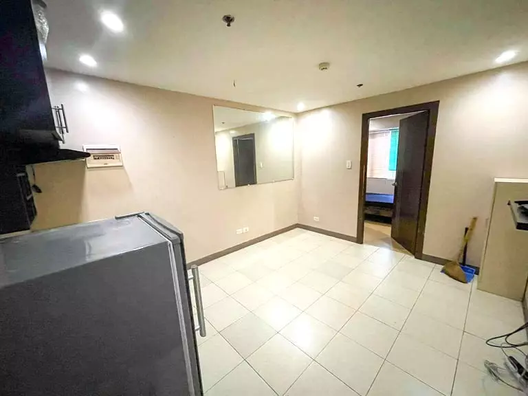 SEMI-FURNISHED 1BR UNIT FOR RENT at Ridgewood Towers   - photo 4