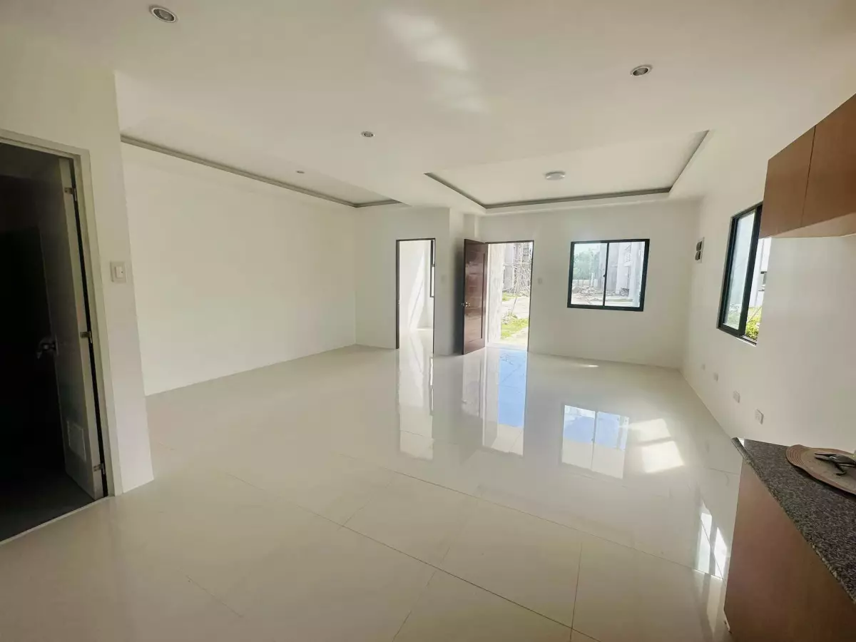 House for Assume in Breeza Scapes — House and Lot in Locata Road, Lapu-Lapu City, Cebu — Photo 4