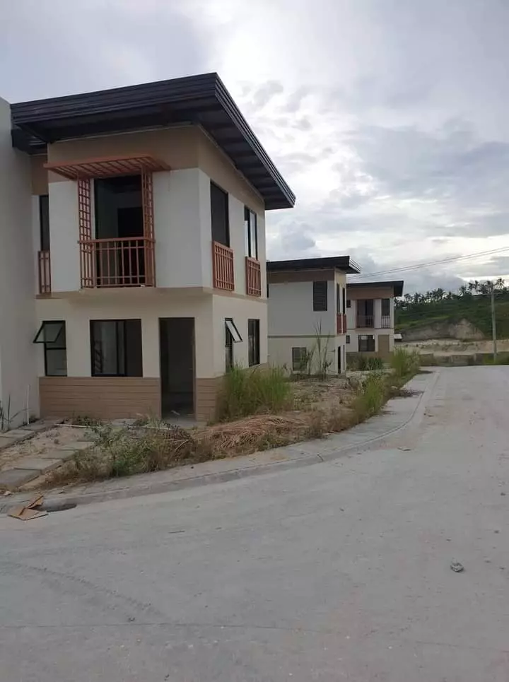 TOWNHOUSE A End unit — House and Lot in Cebu, Philippines — Photo 3