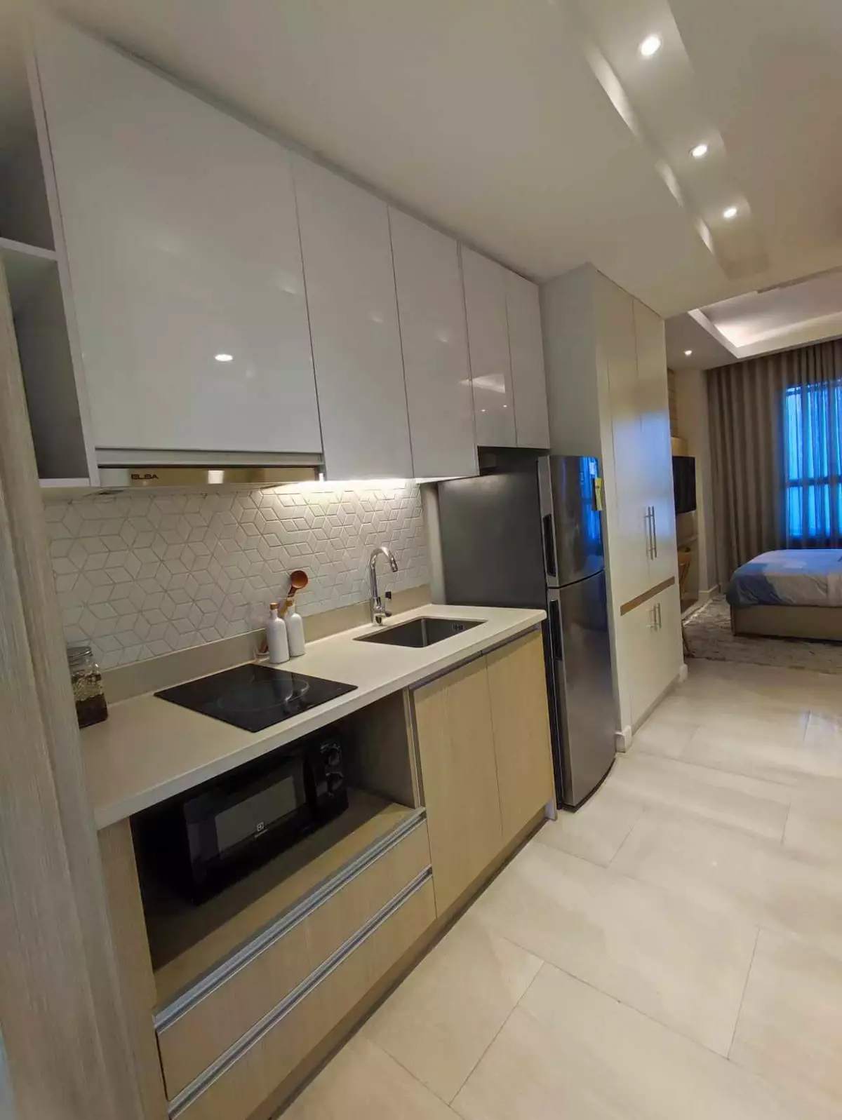 FOR ASSUME!! ONE PARAGON STUDIO UNIT! - photo 6
