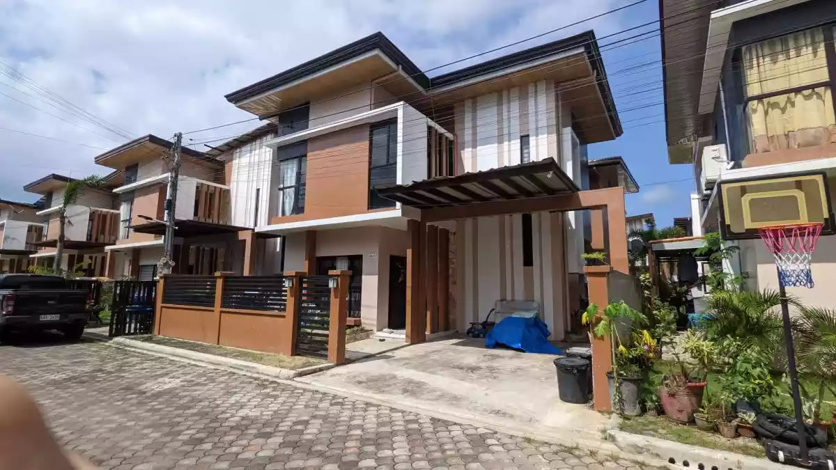4 bedrooms house and lot for sale at villa teresa cordova