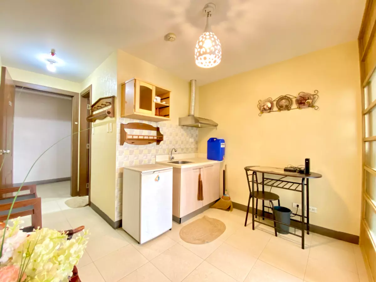 FOR LEASE FURNISHED 1BR UNIT at Ridgewood Towers 