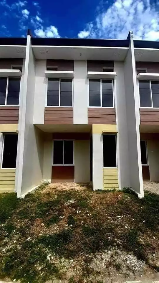Open photo 15 of 17 — Beverly Place 