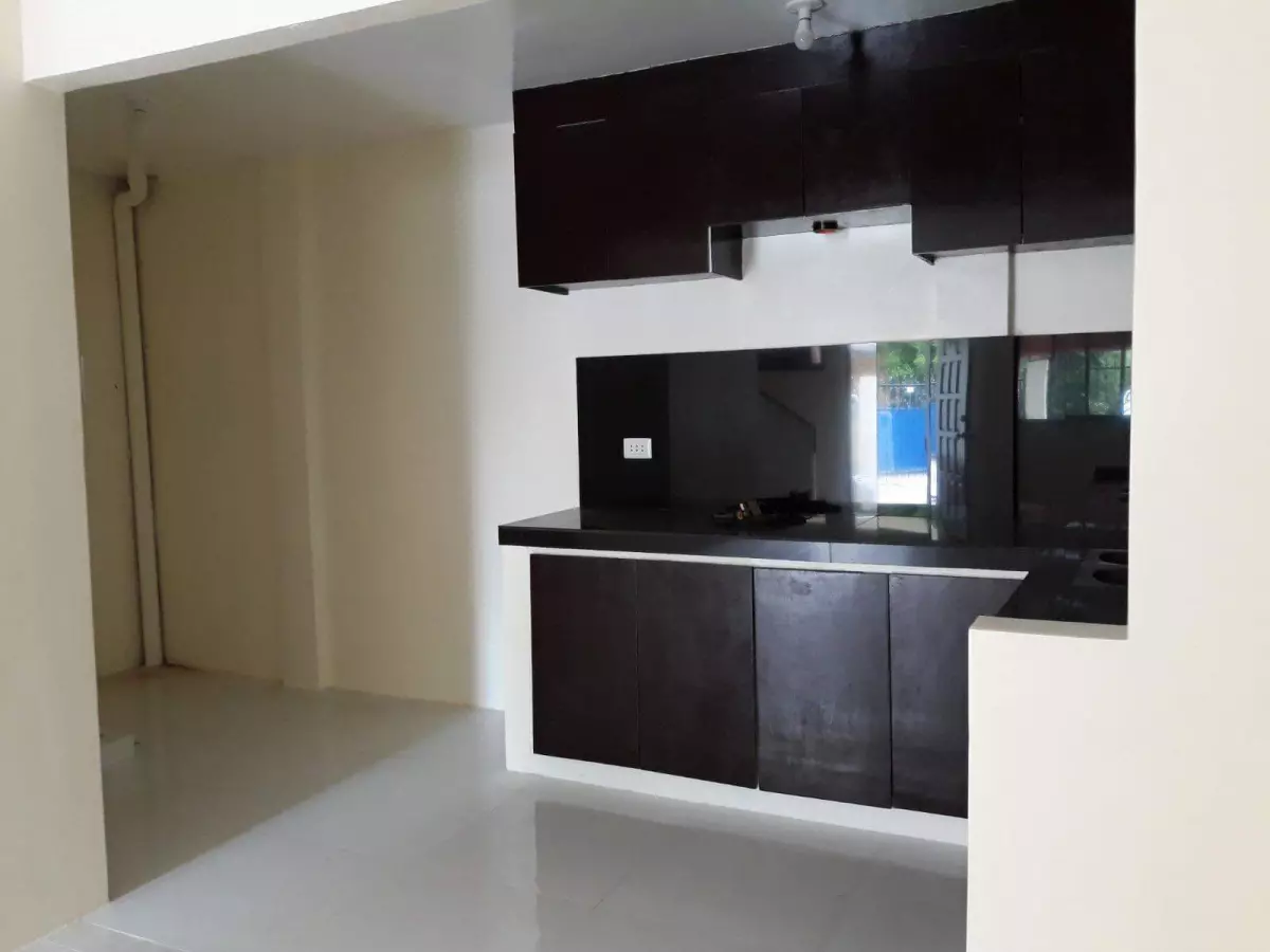 Townhouse for Sale in Talisay - photo 6