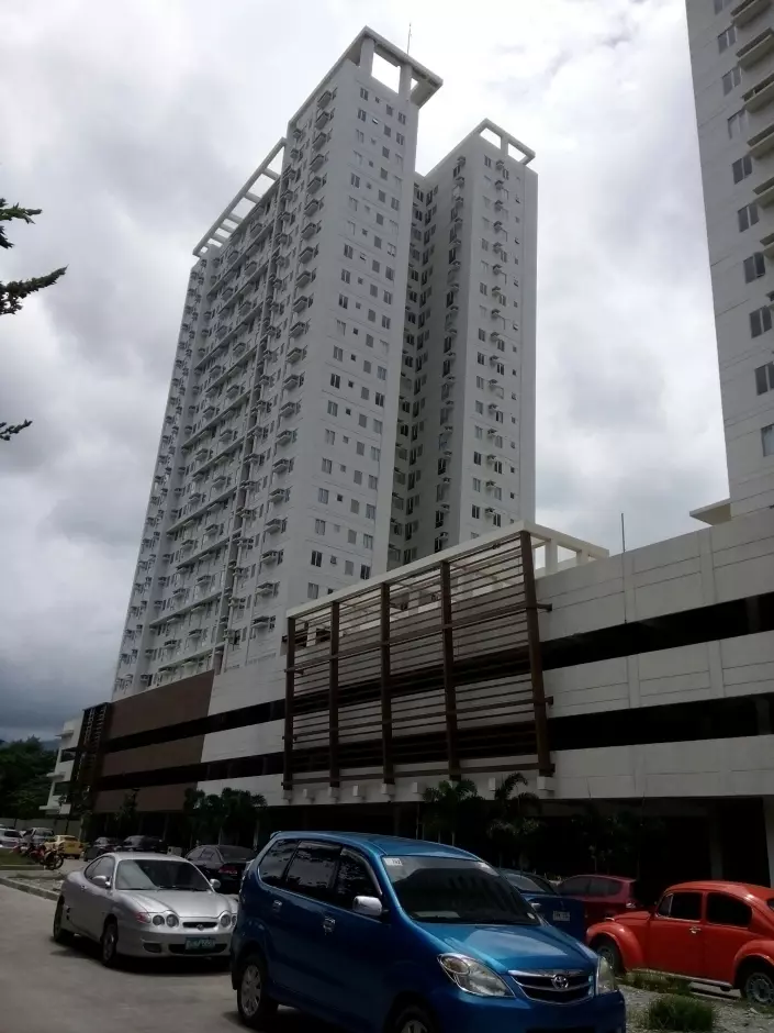 Foreclosed New 2BR Unit Avida Tower2 at IT Park Lahug Cebu City For Sale - photo 2