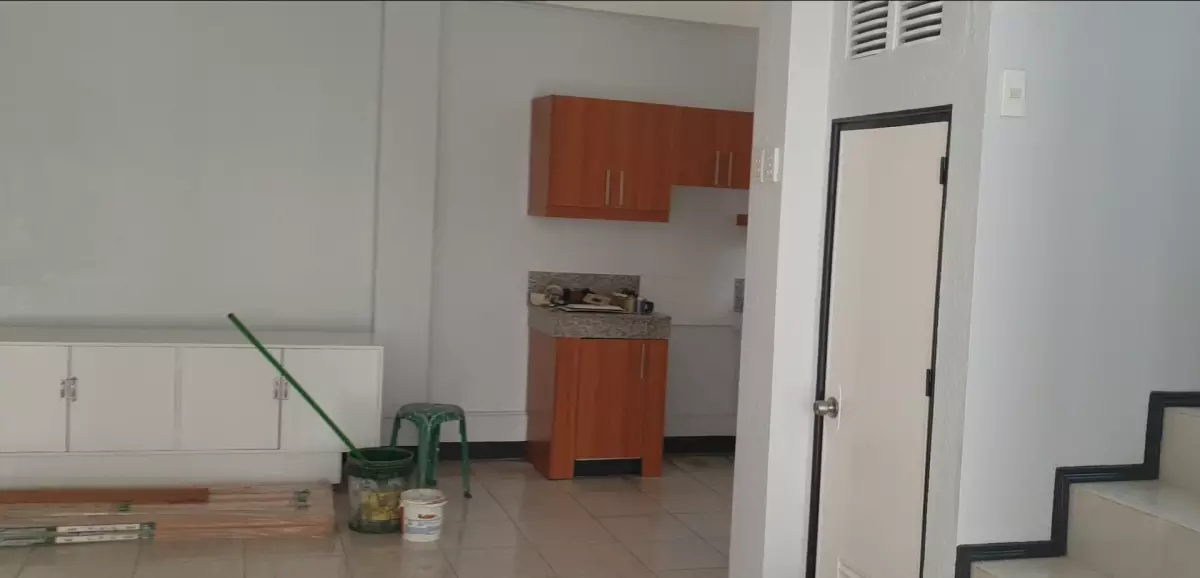 Walking Distance House and Lot with Roof Top in Don Bosco Cebu City - photo 2
