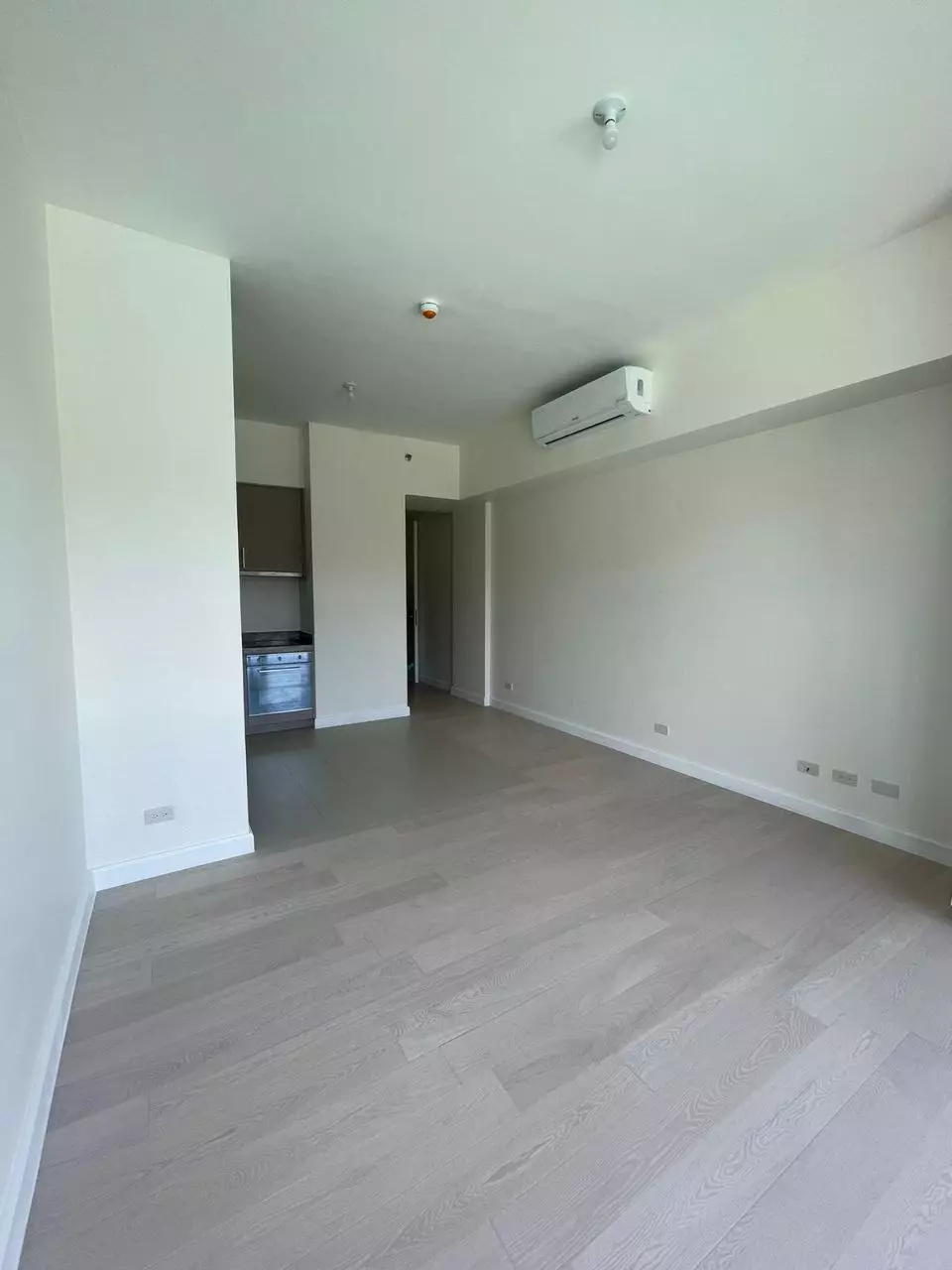 Semi Furnished Studio Unit at 32 Sanson by Rockwell Lahug Cebu City for Sale