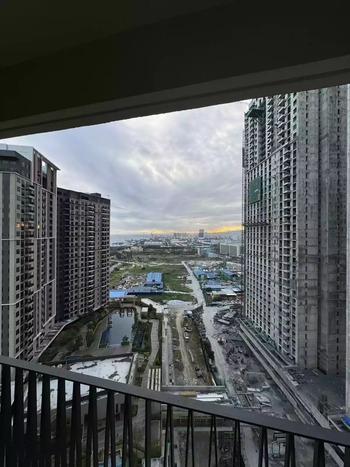 Mandani Bay Suites 1 Br Corner Lot for Sale