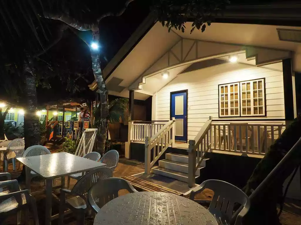 16-ROOM VILLAS WITH BEACHFRONT FOR SALE IN THE HEART OF ELNIDO, PALAWAN — Beach Lot in El Nido, Palawan, Philippines — Photo 5