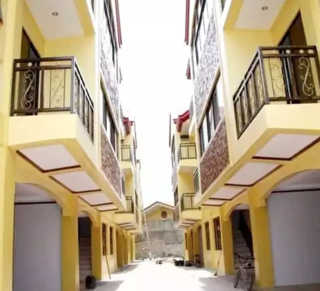 Rush Sale Income Generating Houses / Property in Talisay City - photo 3