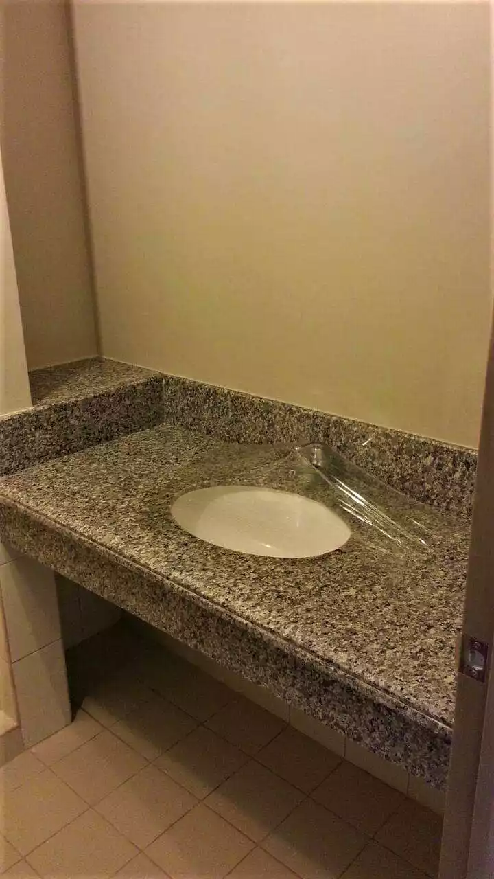 Pre-owned 2 BR Condo at Birchwood Acacia Estates Taguig City — 2 Bedrooms in Acacia Avenue, Taguig, Metro Manila — Photo 5
