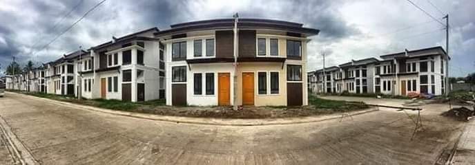 House and lot - photo 2