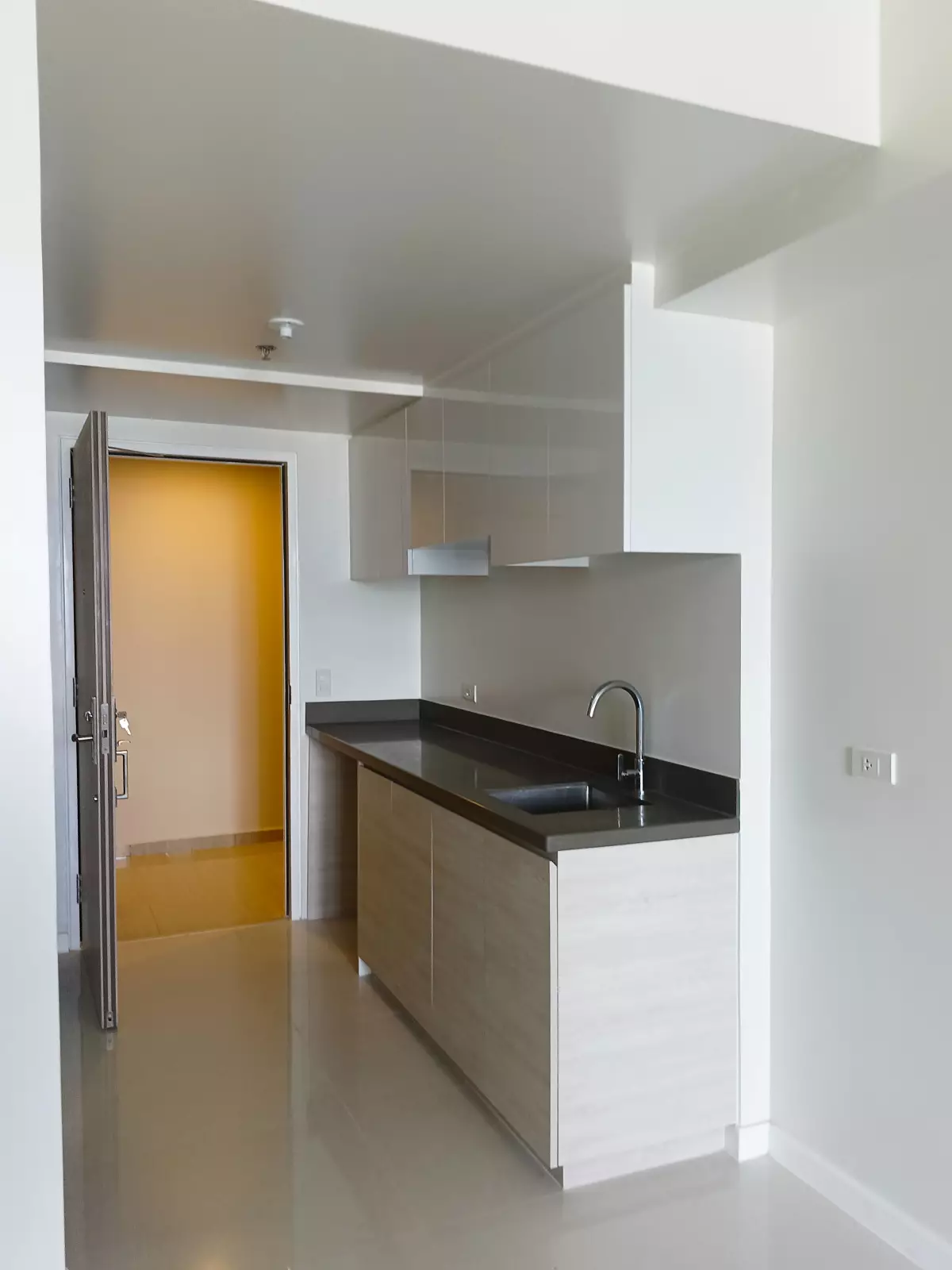 Affordable Condo for Sale Ready for Occupancy in Mandaue City — Studio in F.E. Zuellig Avenue, Mandaue City, Philippines — Photo 4