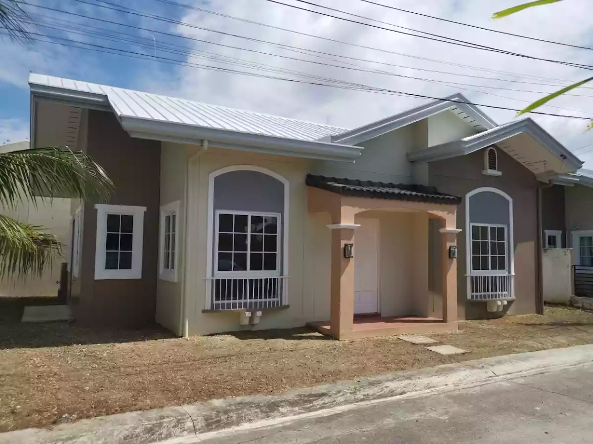 3Bedroom House and Lot in Solare - Hermoso Unit