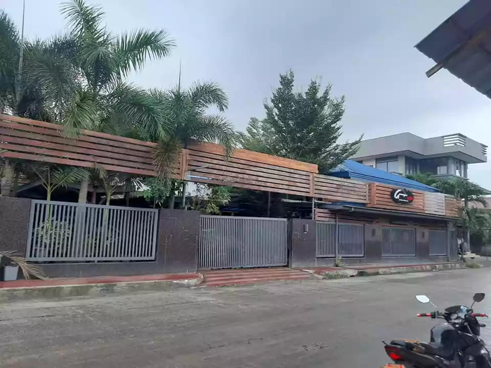 Commercial Building, Bar — Building in Negros Occidental, Philippines — Photo 3