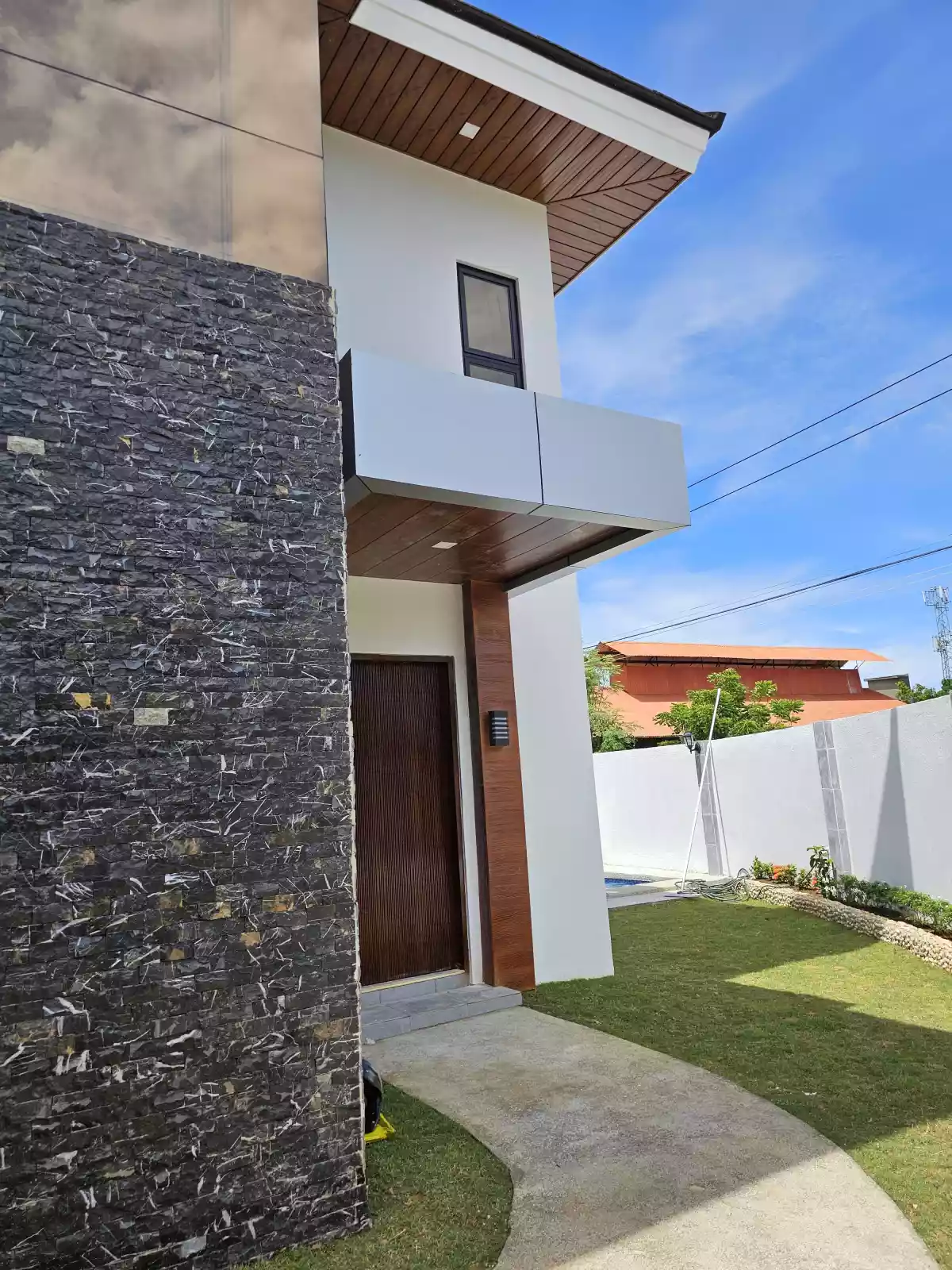 Open photo 27 of 28 — 4 Bedrooms with Balcony and Pool
