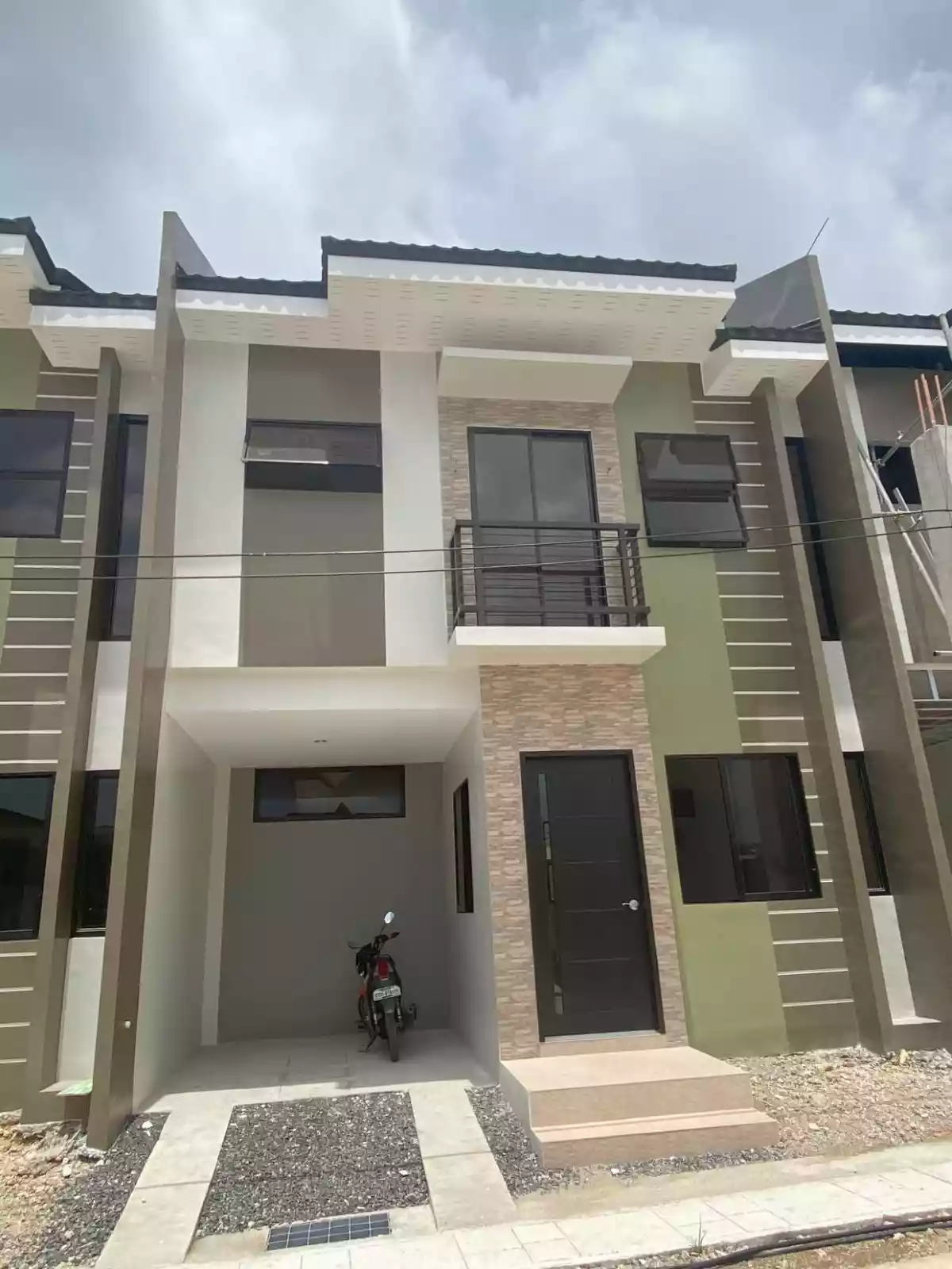 FOR SALE RFO TOWNHOUSE IN MINGLANILLA HIGHLANDS