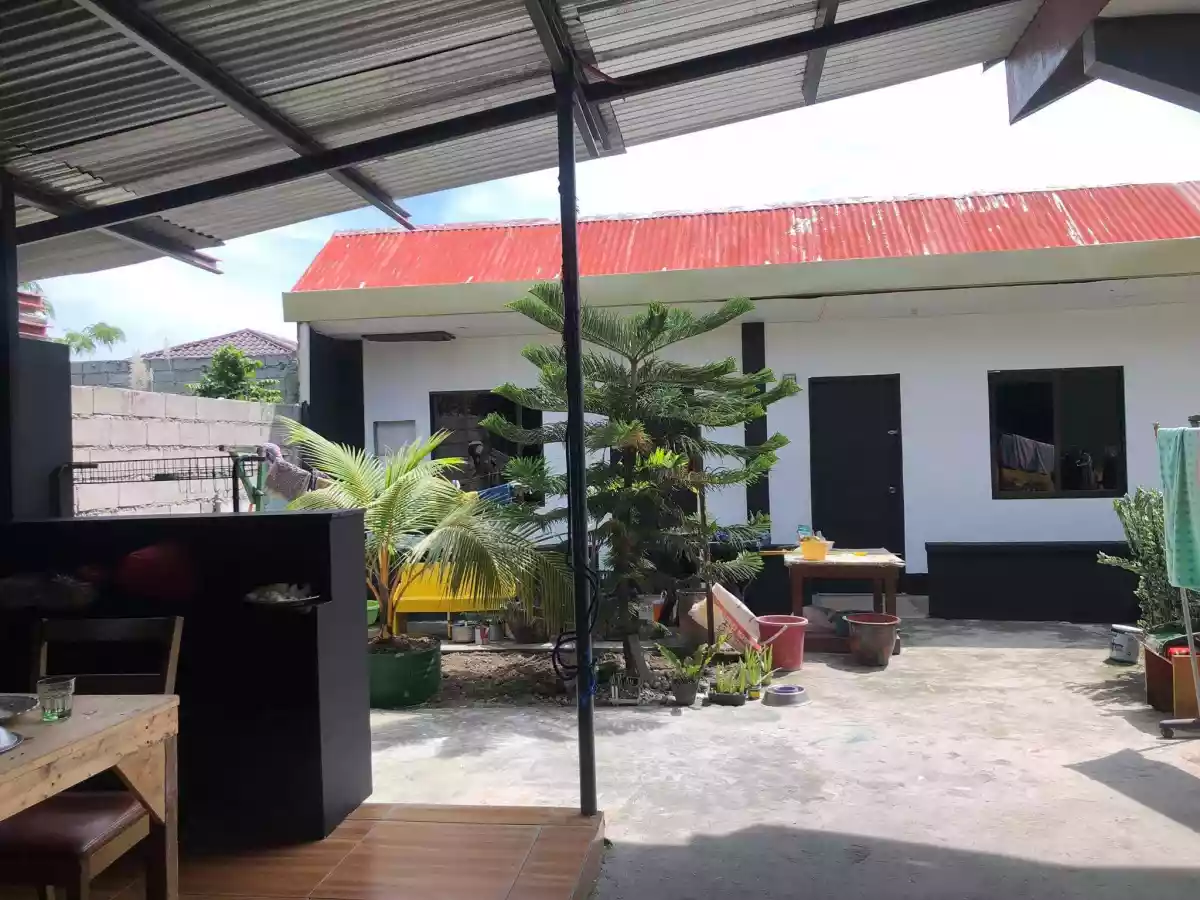 3 Bedrooms House and Lot with 3 Doors Studio Type Apartment at Calumpang — House and Lot in General Santos City, South Cotabato, Philippines — Photo 2