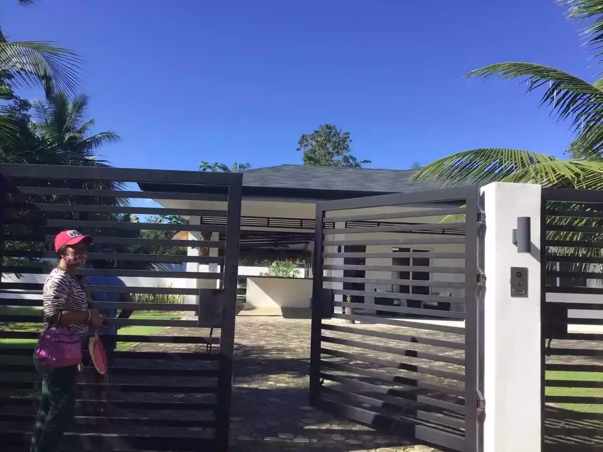 House and lot with pool for sale - photo 5