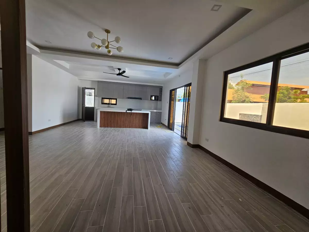 Open photo 23 of 28 — 4 Bedrooms with Balcony and Pool