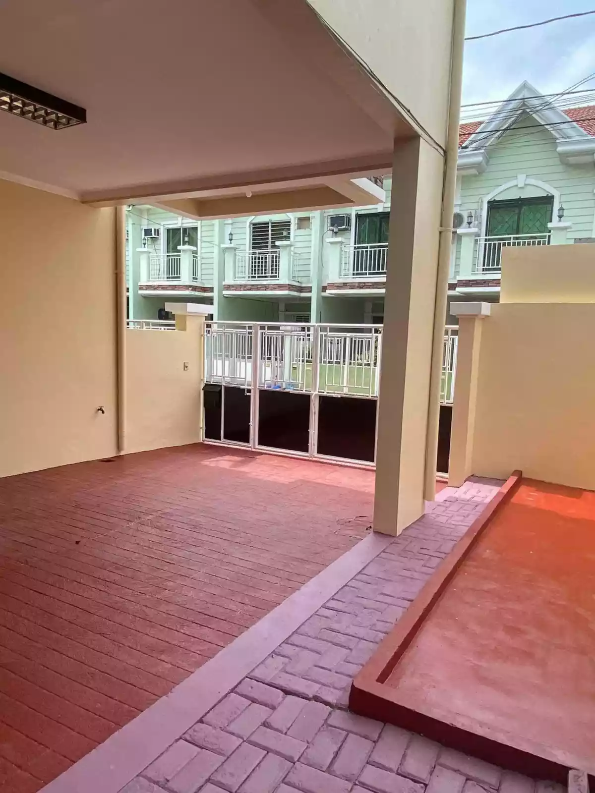 3 Bedrooms Corner Lot Townhouse For SALE/ LEASE- Las Pinas, City — Townhouse in Las Pinas, Metro Manila, Philippines — Photo 6