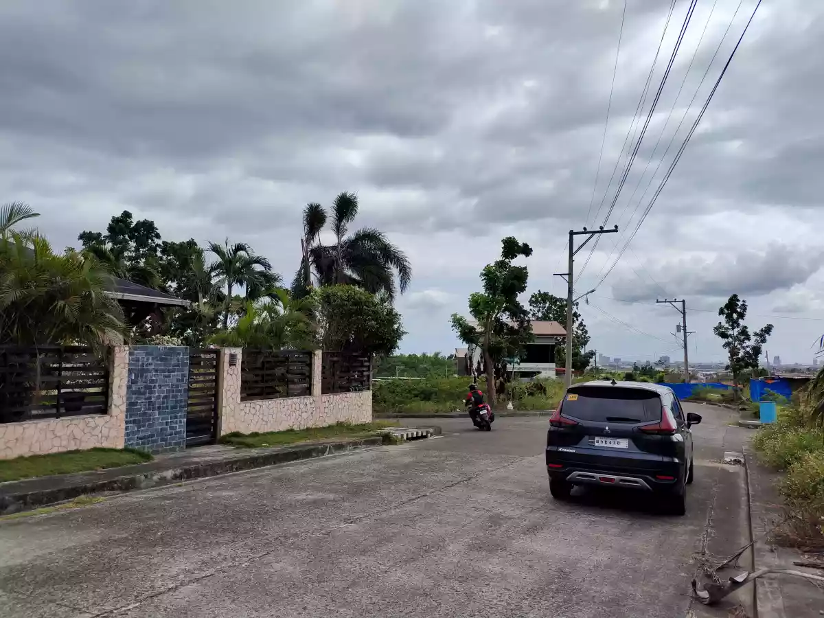 5-Bedroom House and Lot for Sale in Consolacion, Cebu — House and Lot in Consolacion, Cebu, Philippines — Photo 6