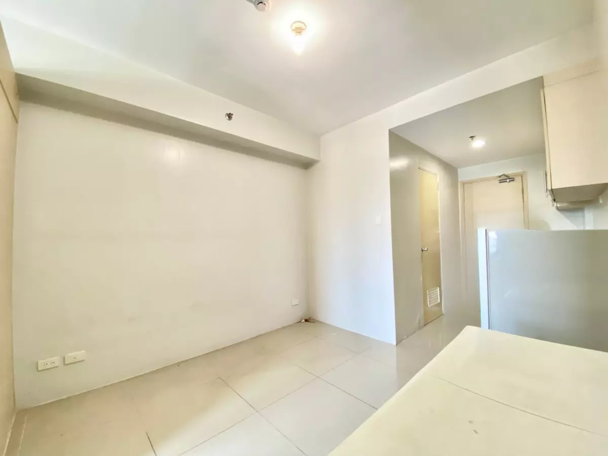1BR SEMI-FURNISHED UNIT FOR SALE AT SEA RESIDENCES   - photo 4