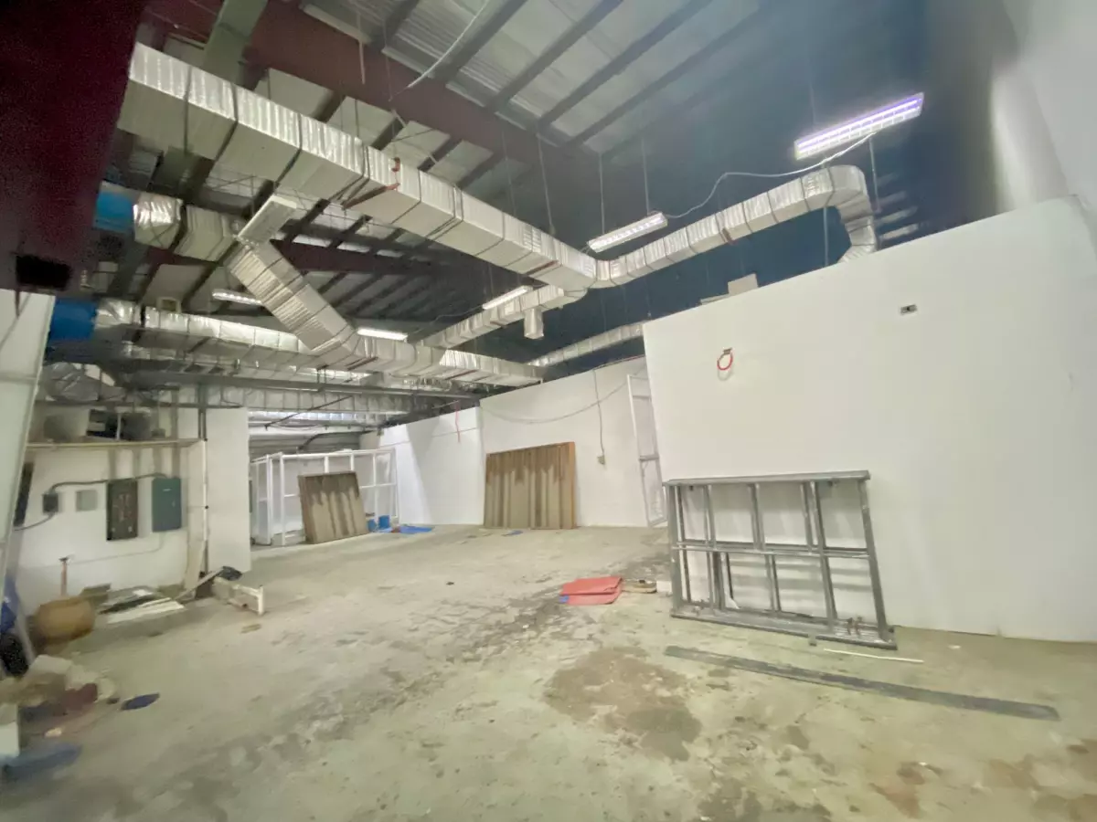 WAREHOUSE with Office FOR LEASE in Makati   - photo 4