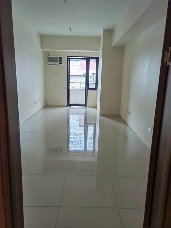 Rush For SALE 1 Bedroom Condominium Unit at Taft East Gate — 1 Bedroom in Pope John Paul II Avenue, Cebu City, Central Visayas — Photo 4