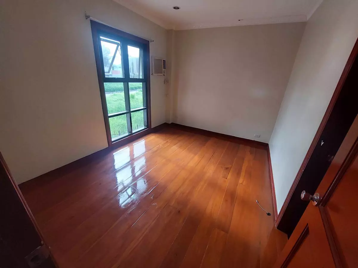 Open photo 14 of 21 — Vista Grande For Rent